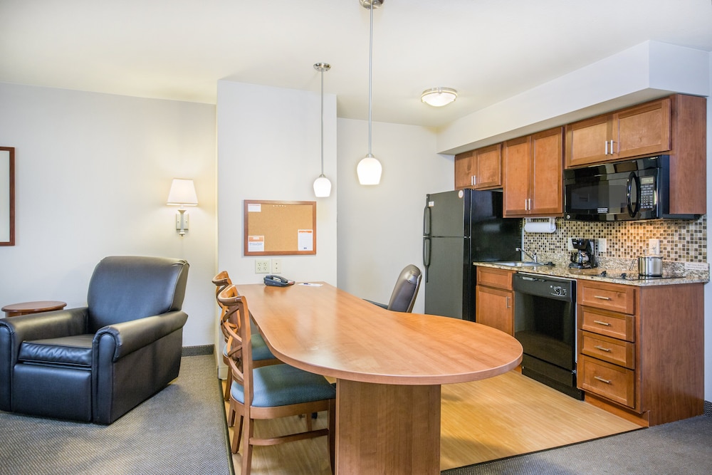 Candlewood Suites Pittsburgh-Cranberry 24/34