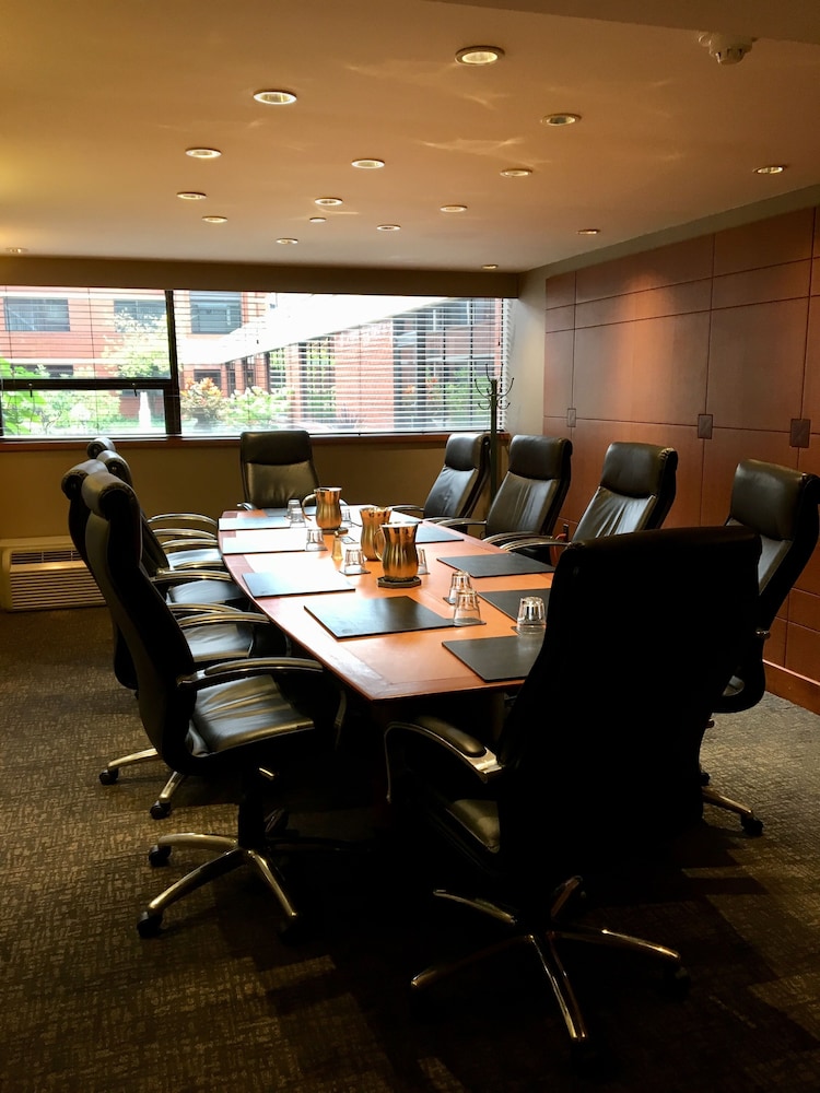 DoubleTree by Hilton Akron Fairlawn 42/50