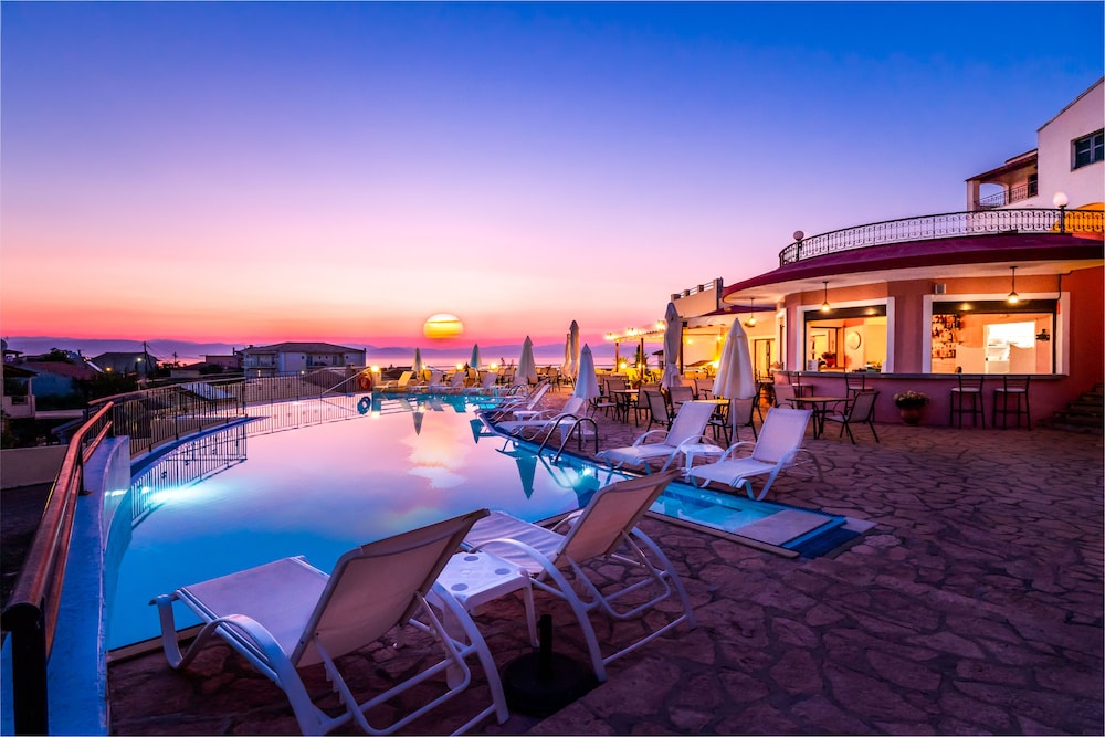 Pelagos Hotel 35/40