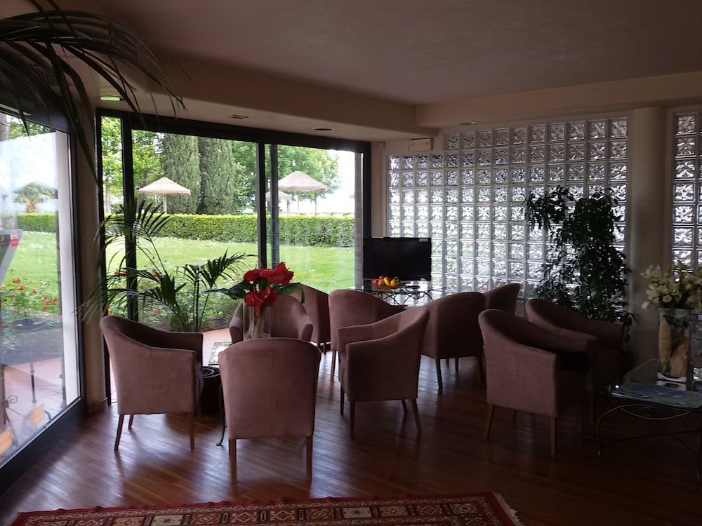 Yachting Hotel Mistral 62/79