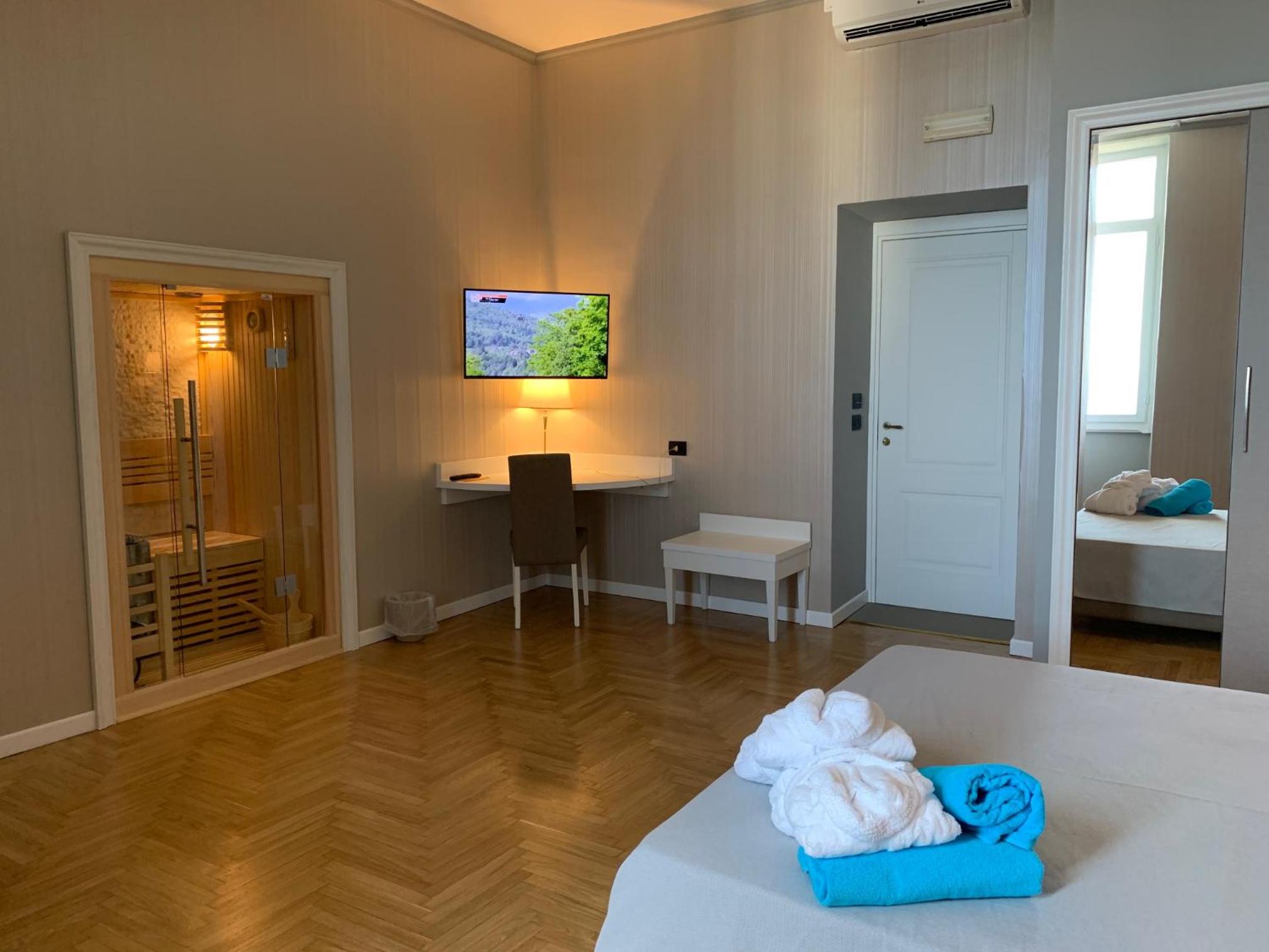 Junior Suite, King Bed, Sofa, Sauna