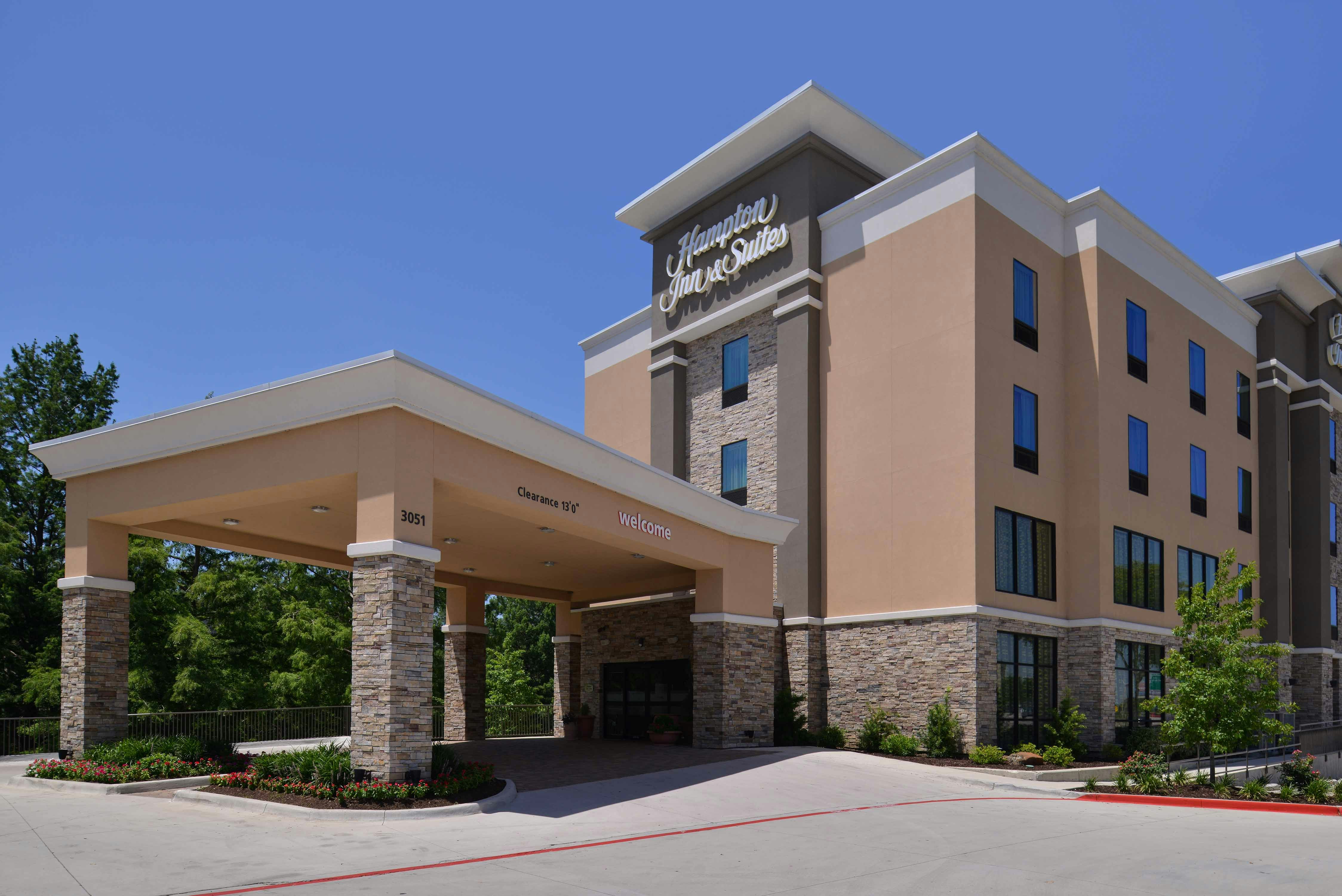 Hampton Inn Suites Dallas Market Center 70/75