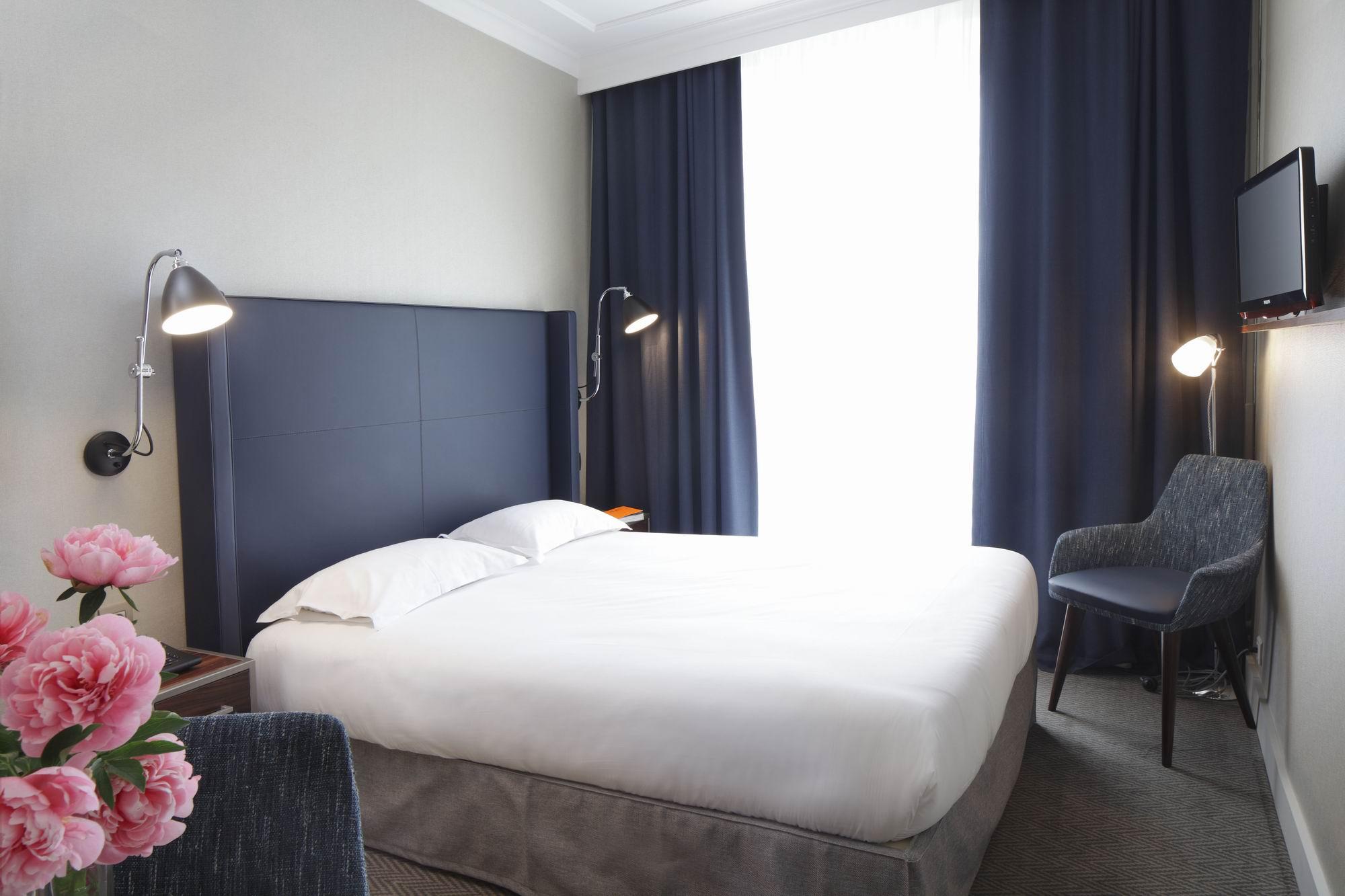 Standard, Queen Bed