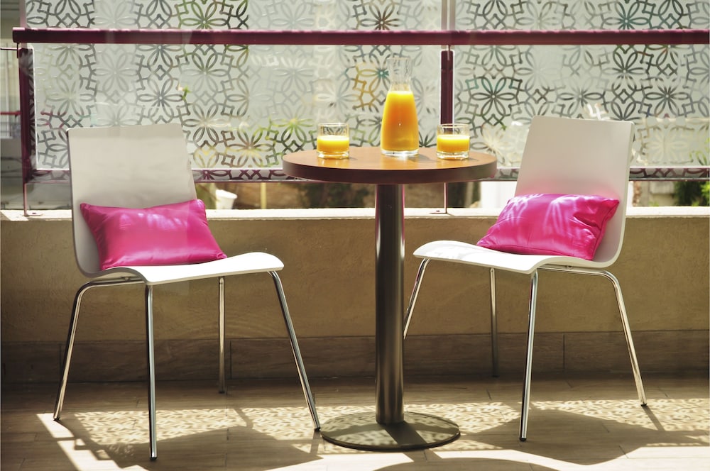 Ian Hotel (ex Howard Johnson Palermo) 45/54