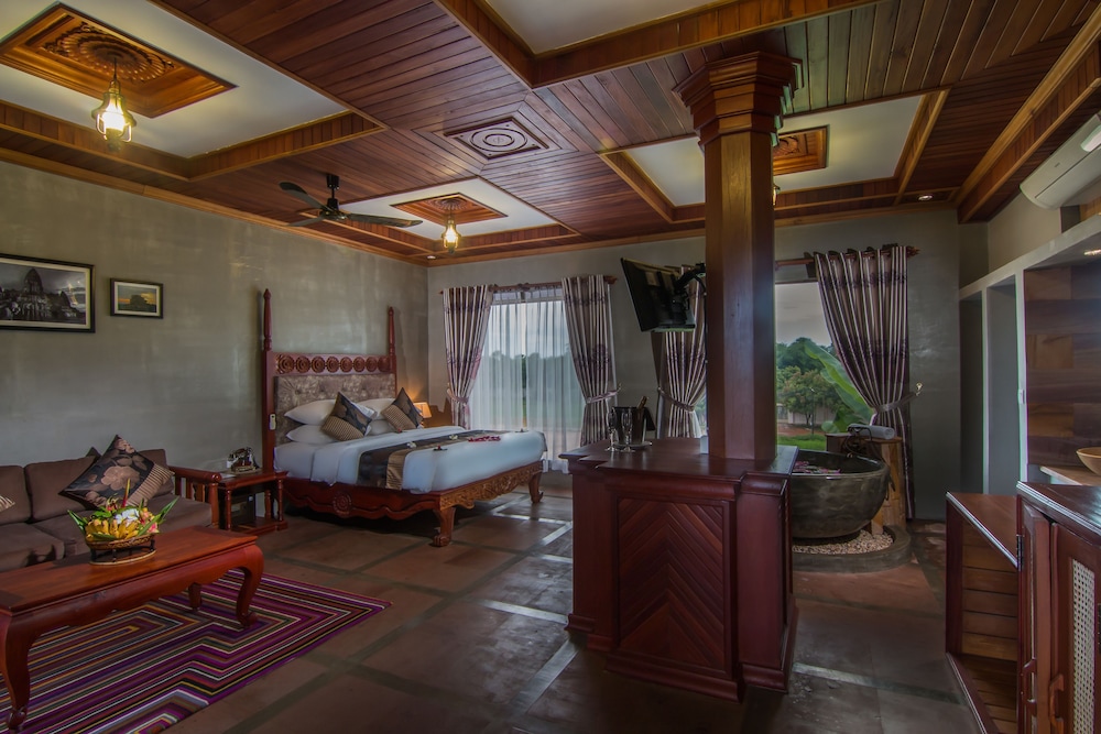 MODEL ANGKOR RESORT AND RESIDENCE 40/50