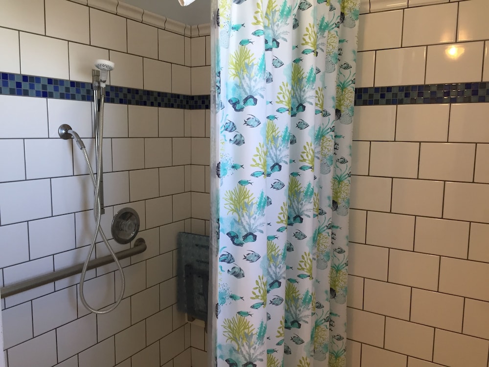 Beach Bungalow Inn and Suites 53/67