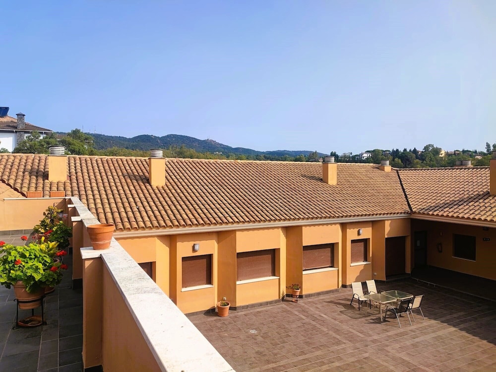 APARTAMENTOS TURISTICOS LA CASTILLEJA 26/30