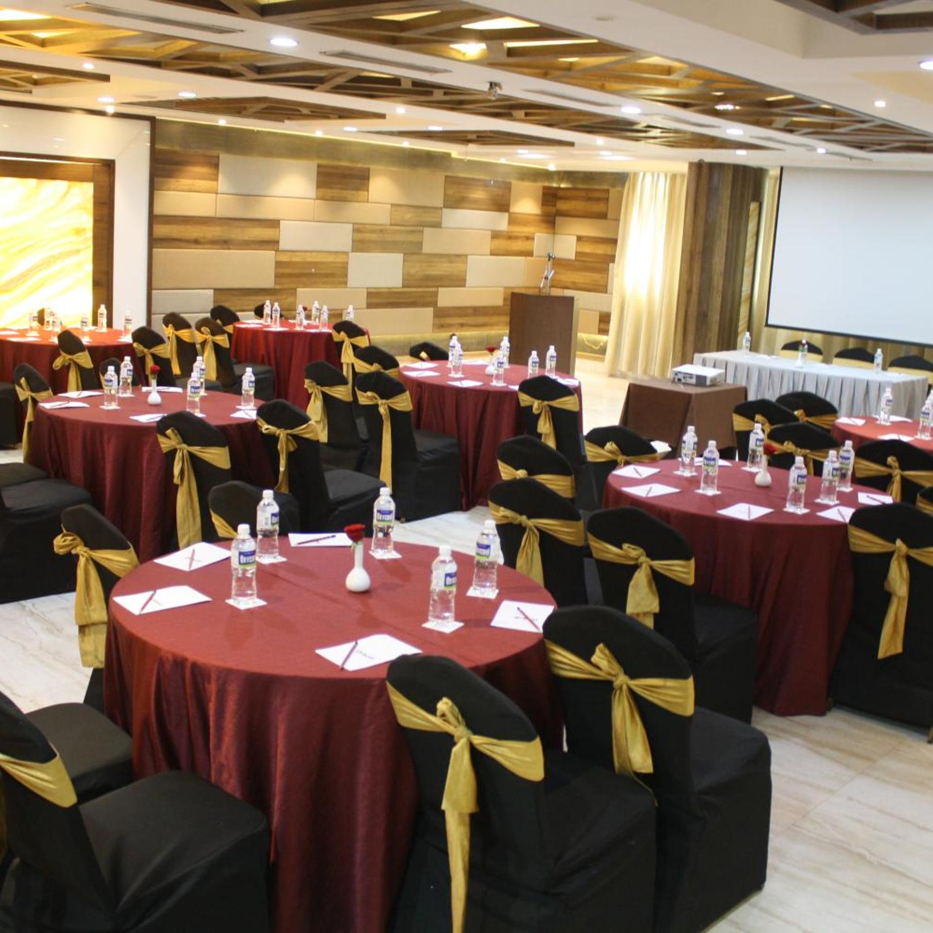 Oyo Premium Deccan Apte Road 46/55