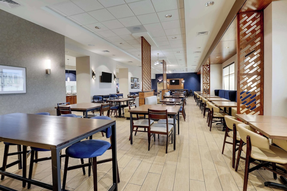 Drury Inn & Suites Lafayette IN 42/56