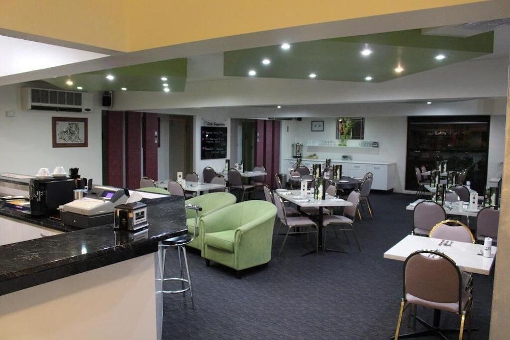 Golden West Motor Inn 37/43