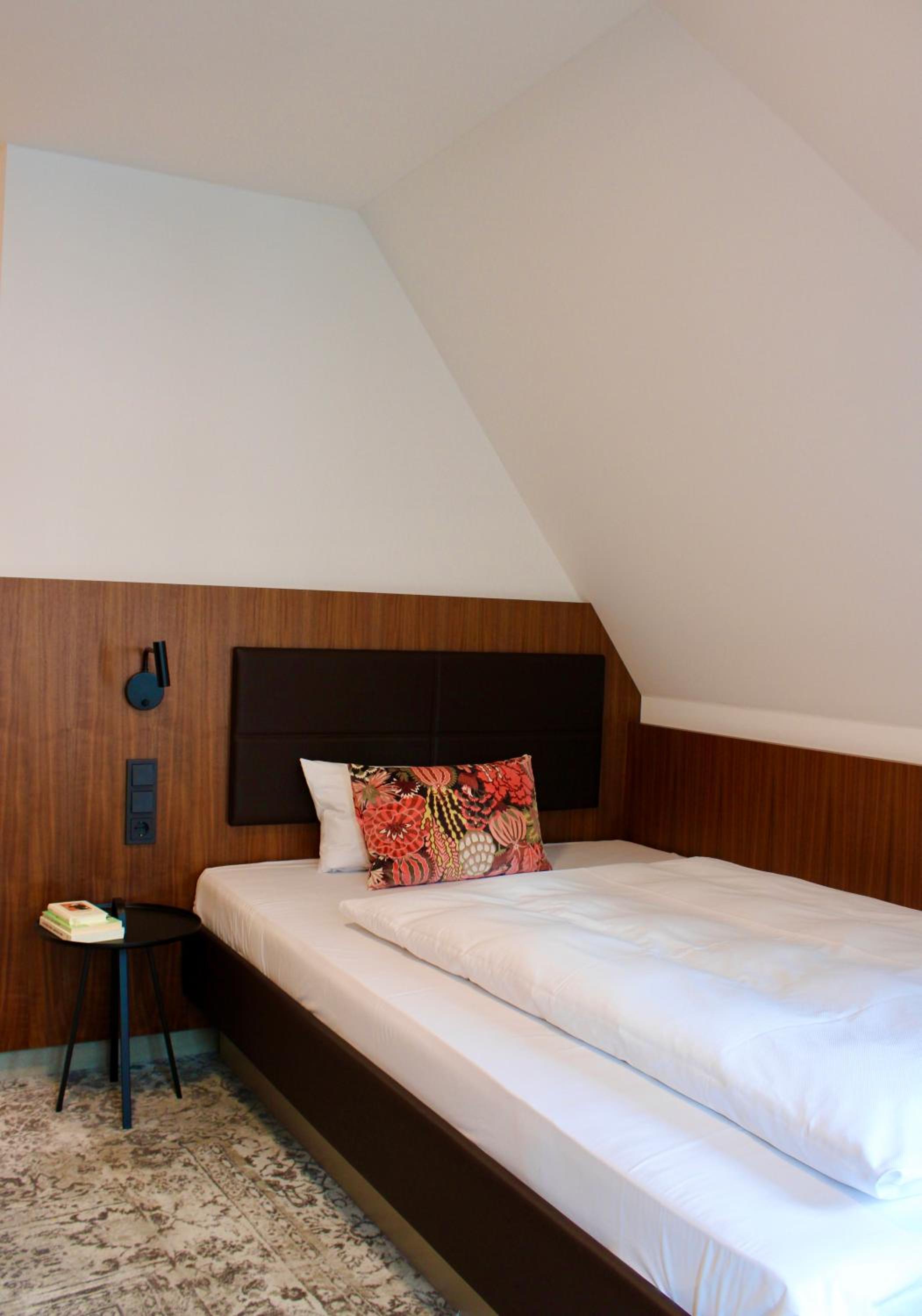 Room, Queen Bed