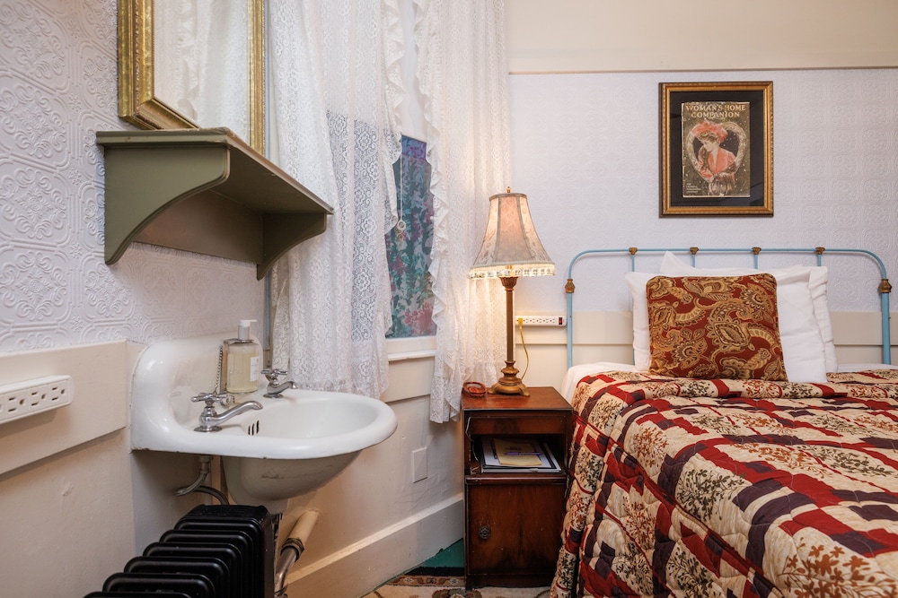 San Remo Hotel 36/50