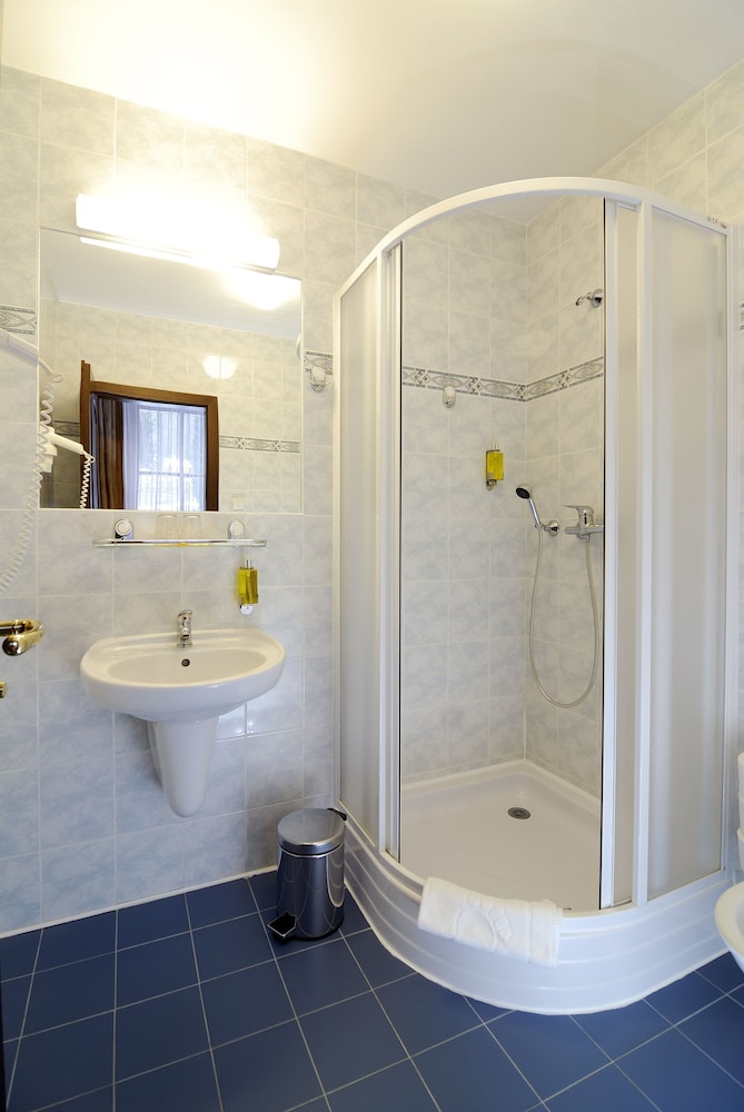 Hotel Zatisi 49/50