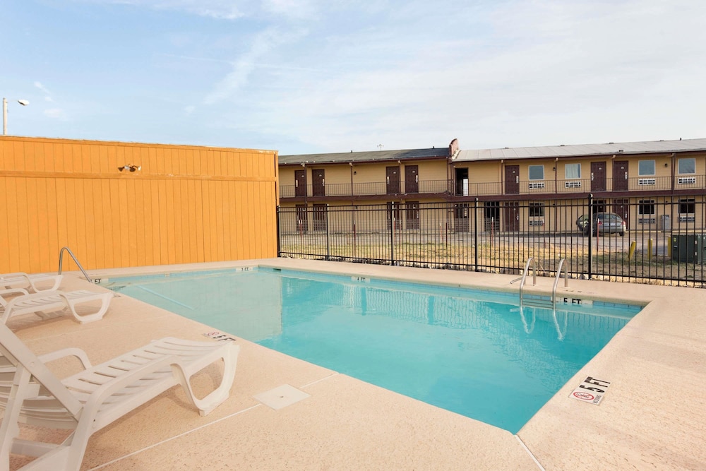 Super 8 by Wyndham Joplin 1/23