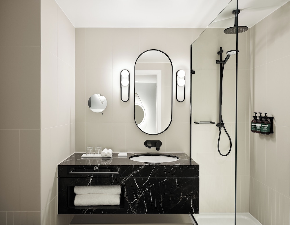 Hyatt Regency London Stratford 50/50