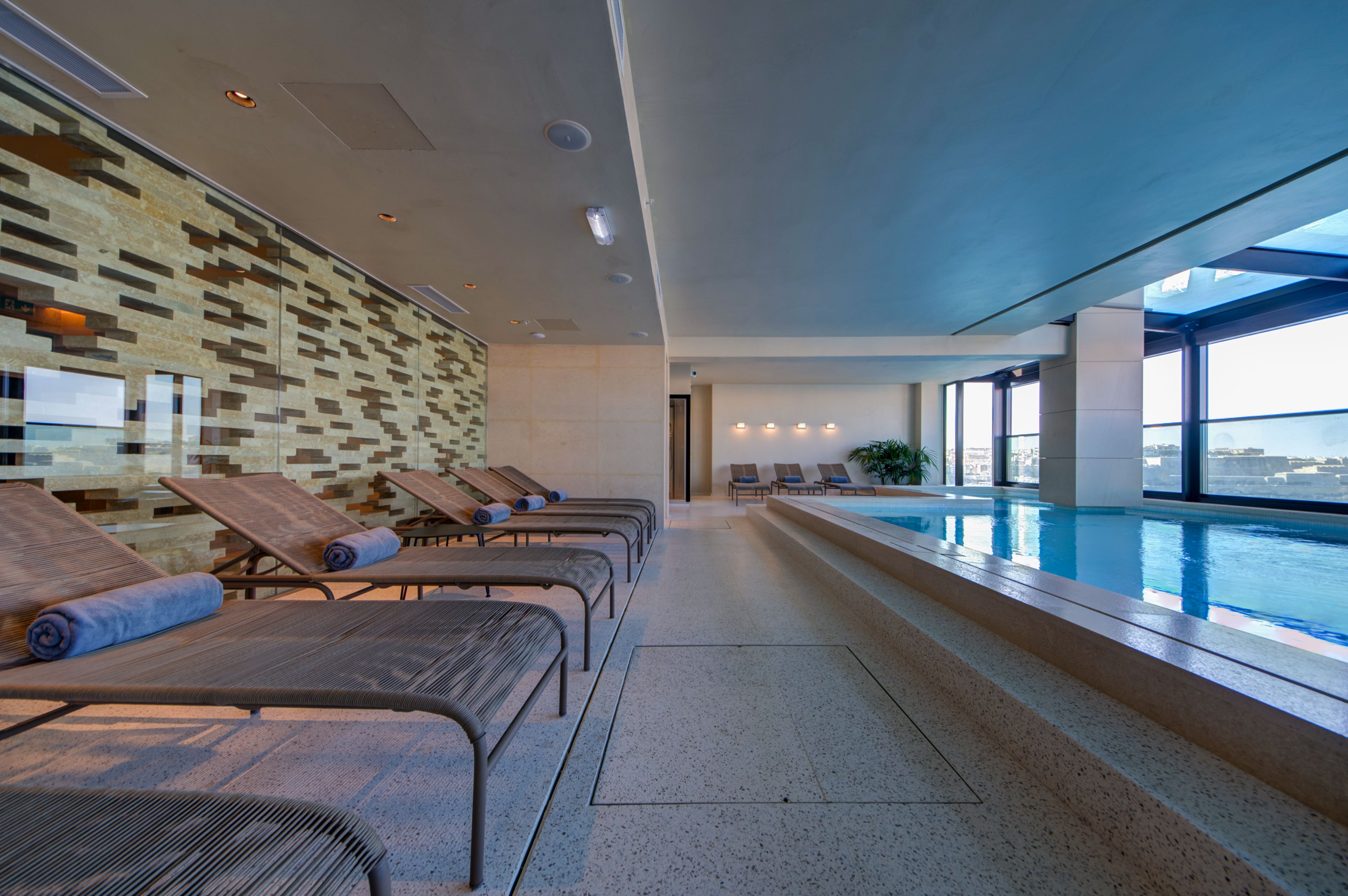 Land's End Boutique Hotel 2/5