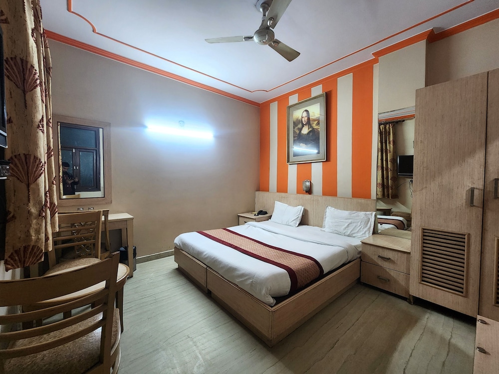 Oyo Rooms 760 Karol Bagh Metro Station 31/50