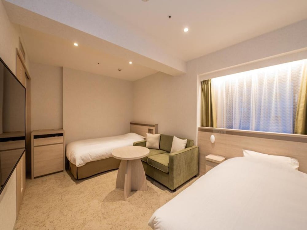 UNIVERSAL, TWIN BEDS, MAIN BUILDING