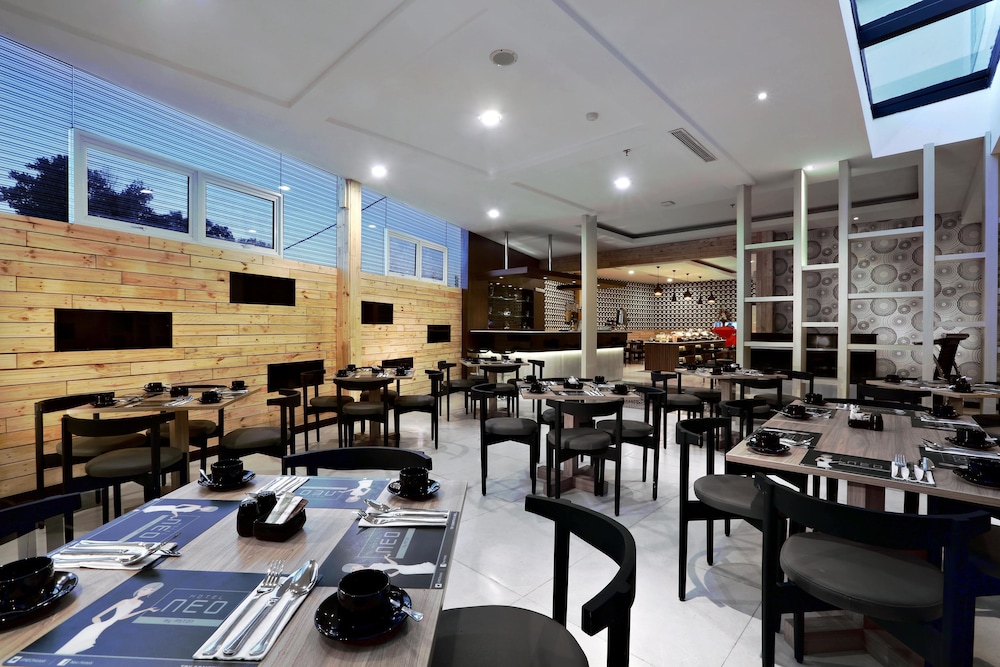 Hotel NEO Dipatiukur - Bandung by ASTON 25/34