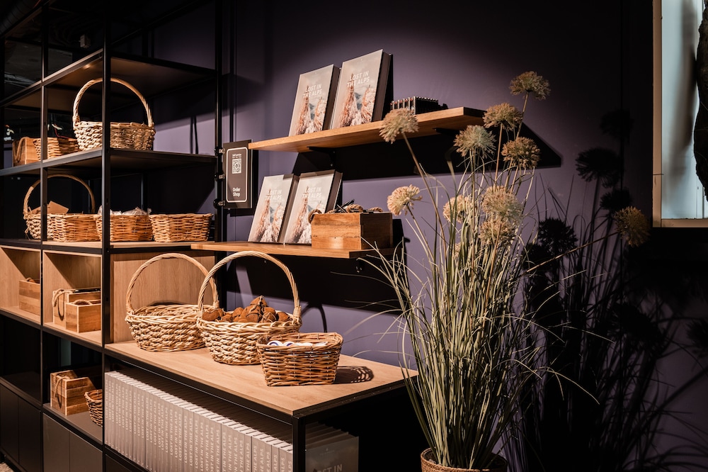 Capsule Hotel - Alpine Garden Zurich Airport 17/37