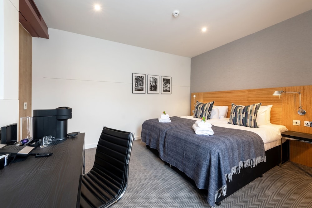 PLUS, CITY, TWIN BEDS