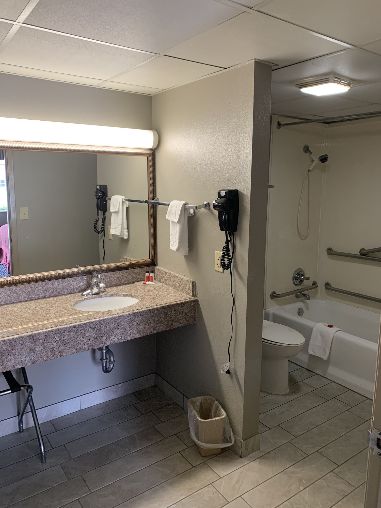 غرفة بسرير كينج لذوي الإعاقة، Days Inn by Wyndham Central San Antonio NW Medical Center 8/8