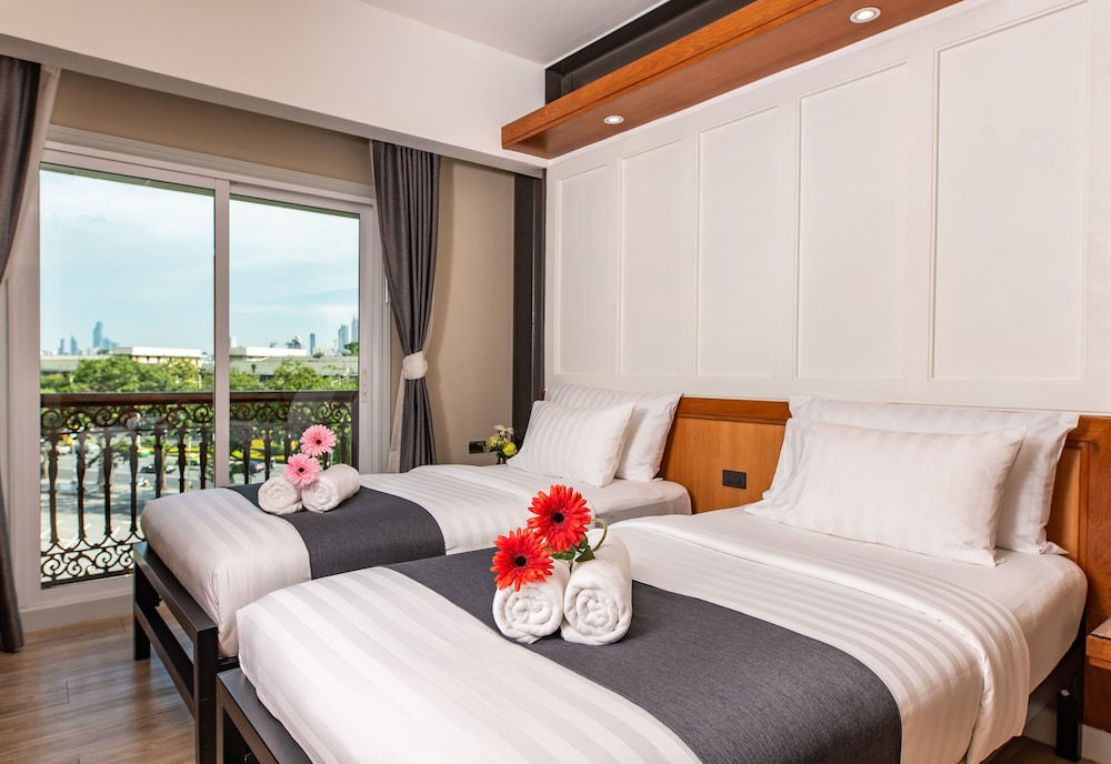 DELUXE, TWIN BEDS