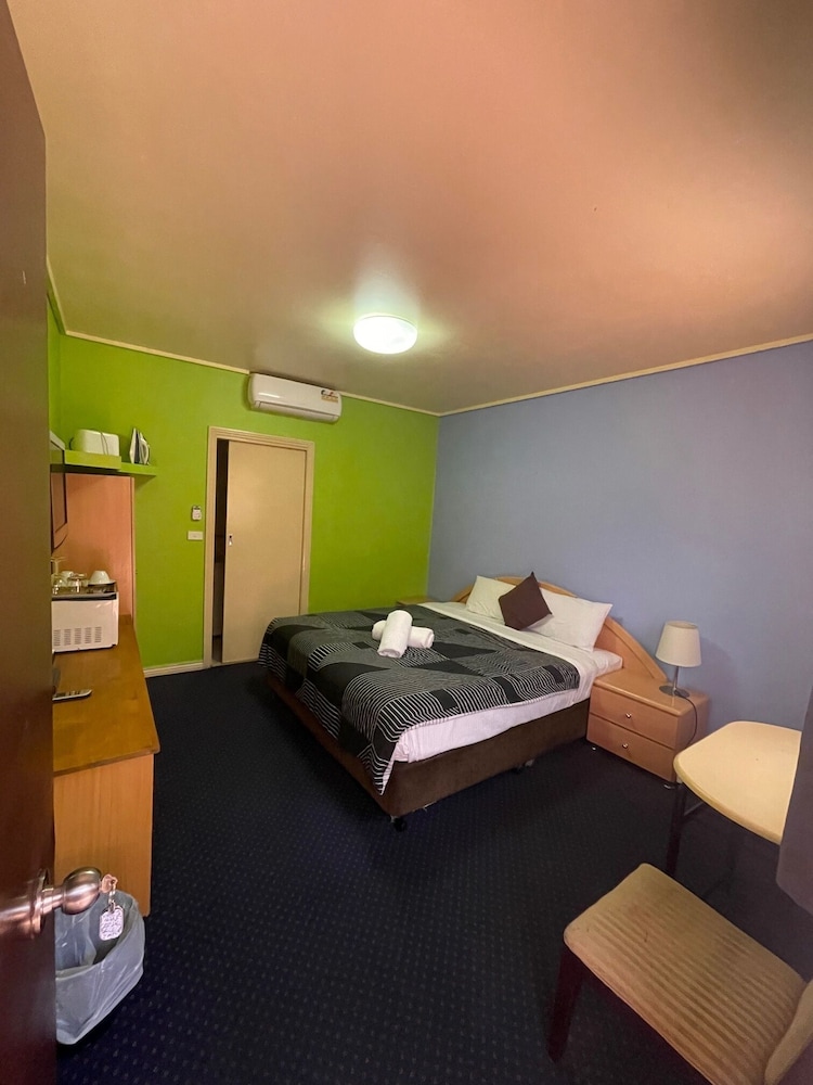 City East Motel 29/41