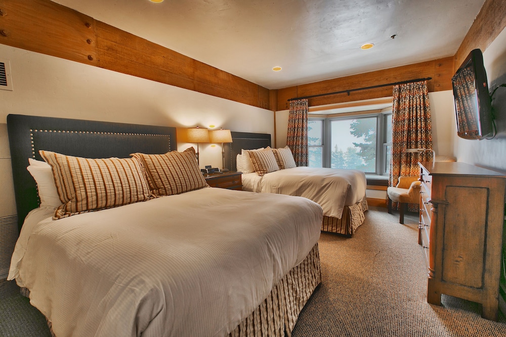 4 Bedrooms, Luxury, Town House, 3 King Beds, 2 Queen Beds