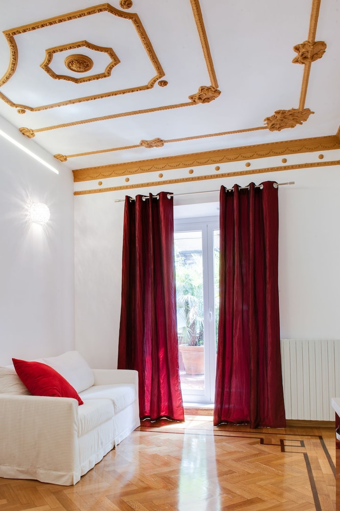 Lh Royal Suites 27/48