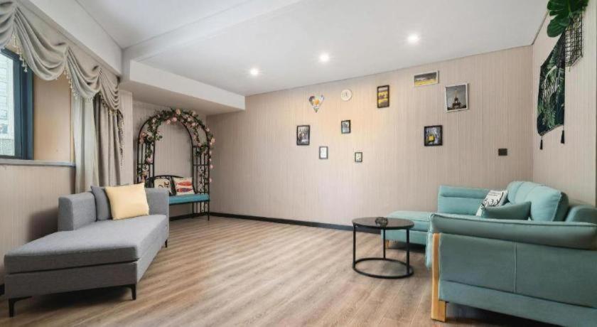 Echarm Hotel Yingshang Wuzhou Wanhui Square 35/50
