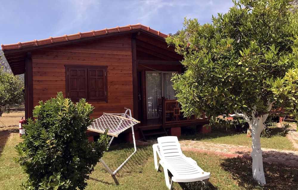 Baris Pension & Bungalows 44/50