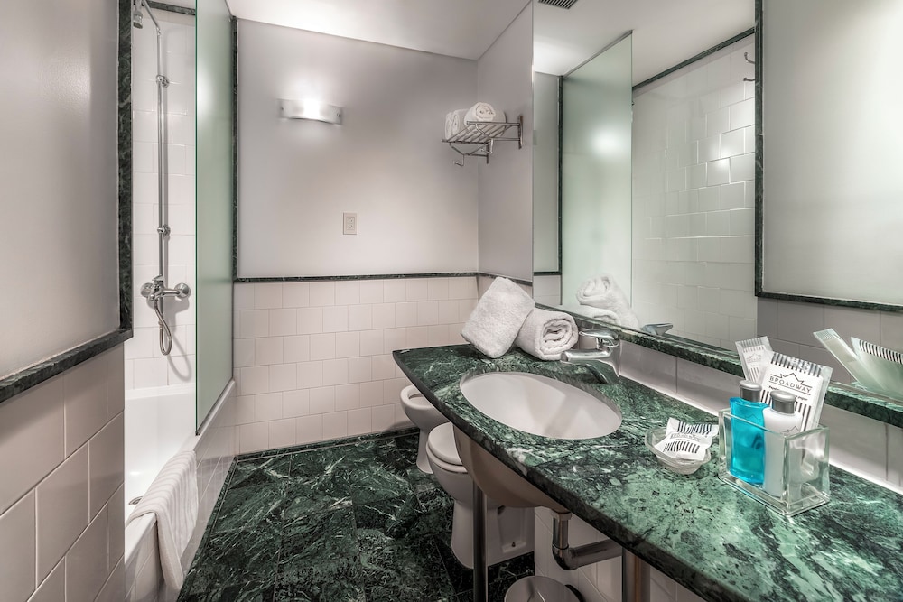 Broadway Hotel And Suites 50/50