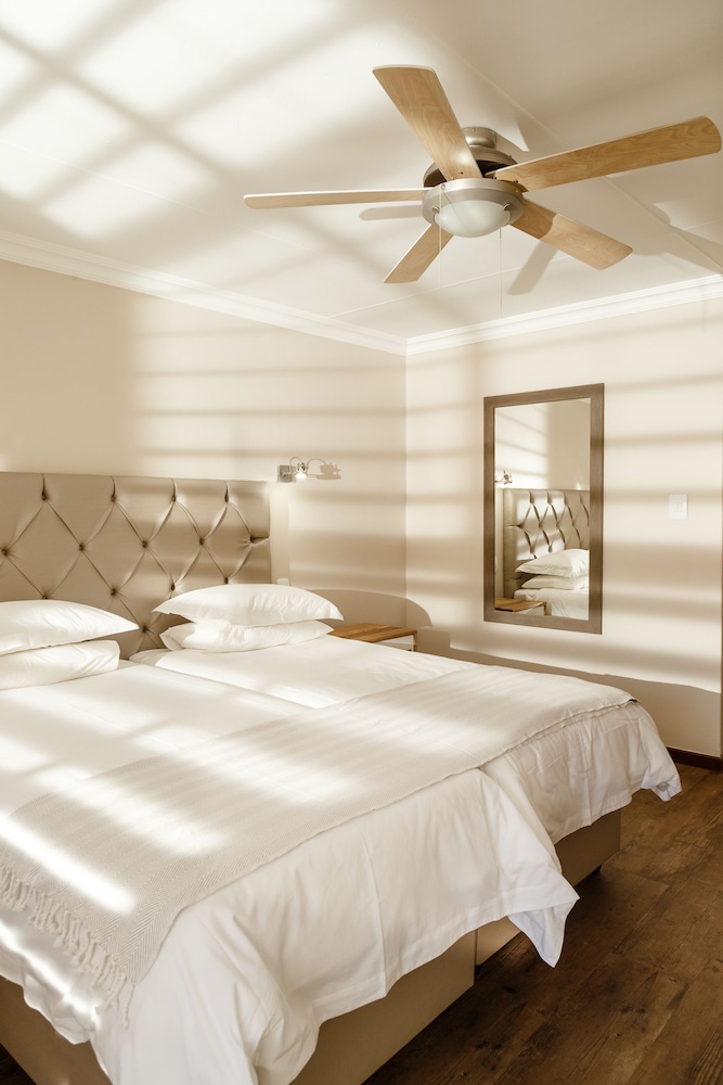 Loerie Guest Lodge 13/25