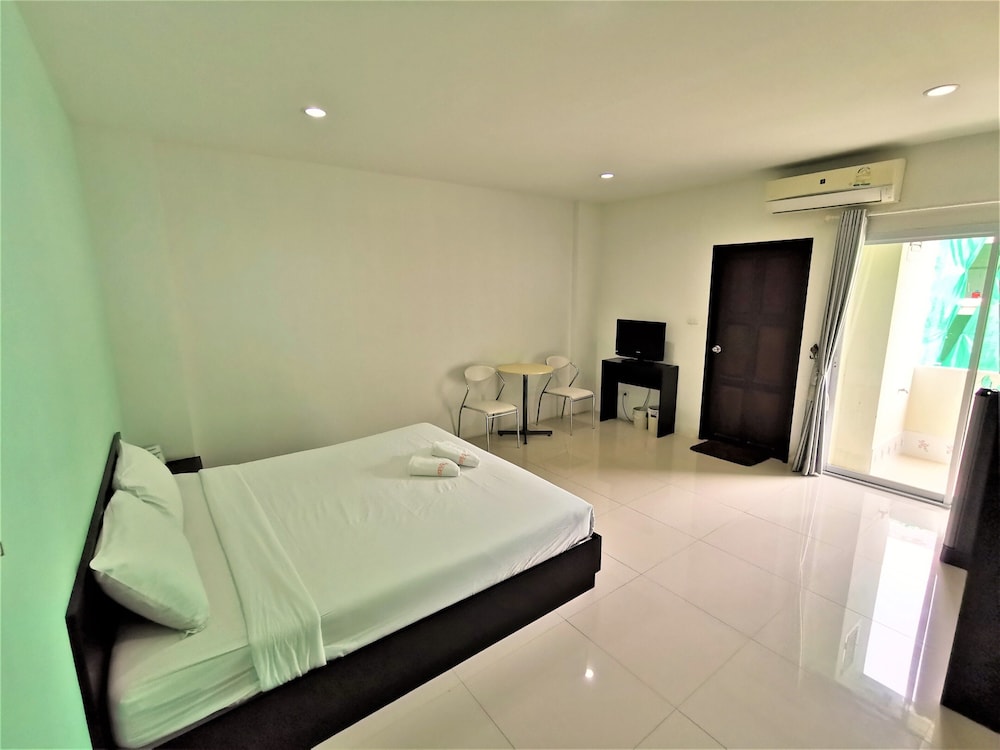 DELUXE, DOUBLE BED