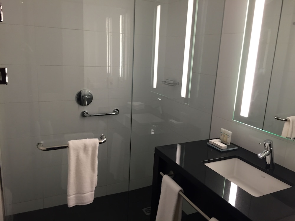 Room, 2 Double Beds, Corner, Hilton Garden Inn Montevideo 3/3