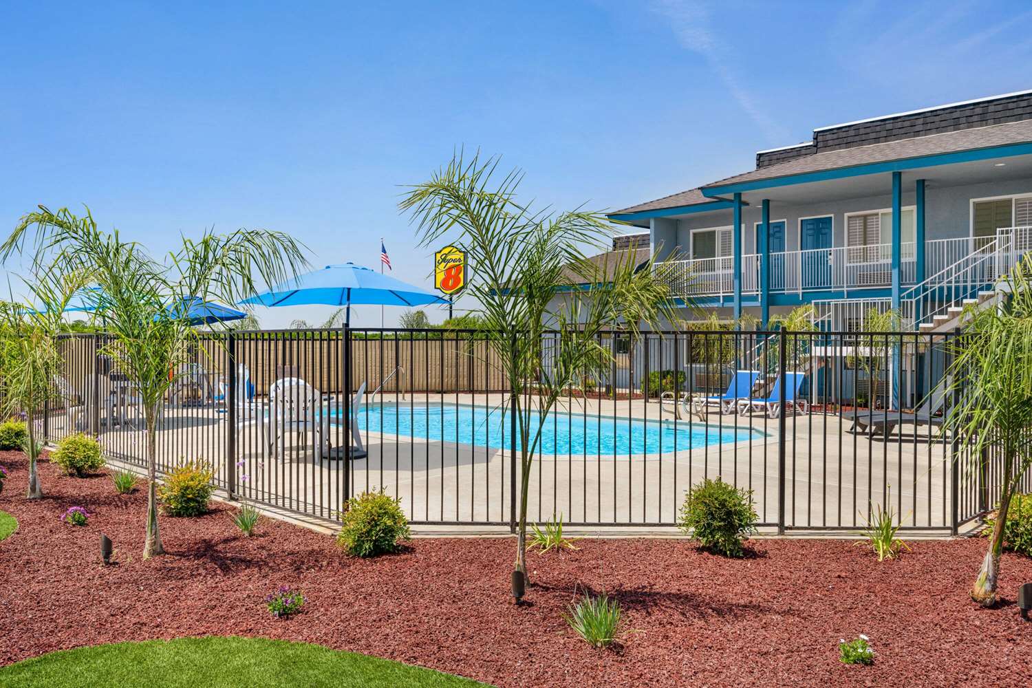 Super 8 By Wyndham Lindsay Olive Tree 53/61