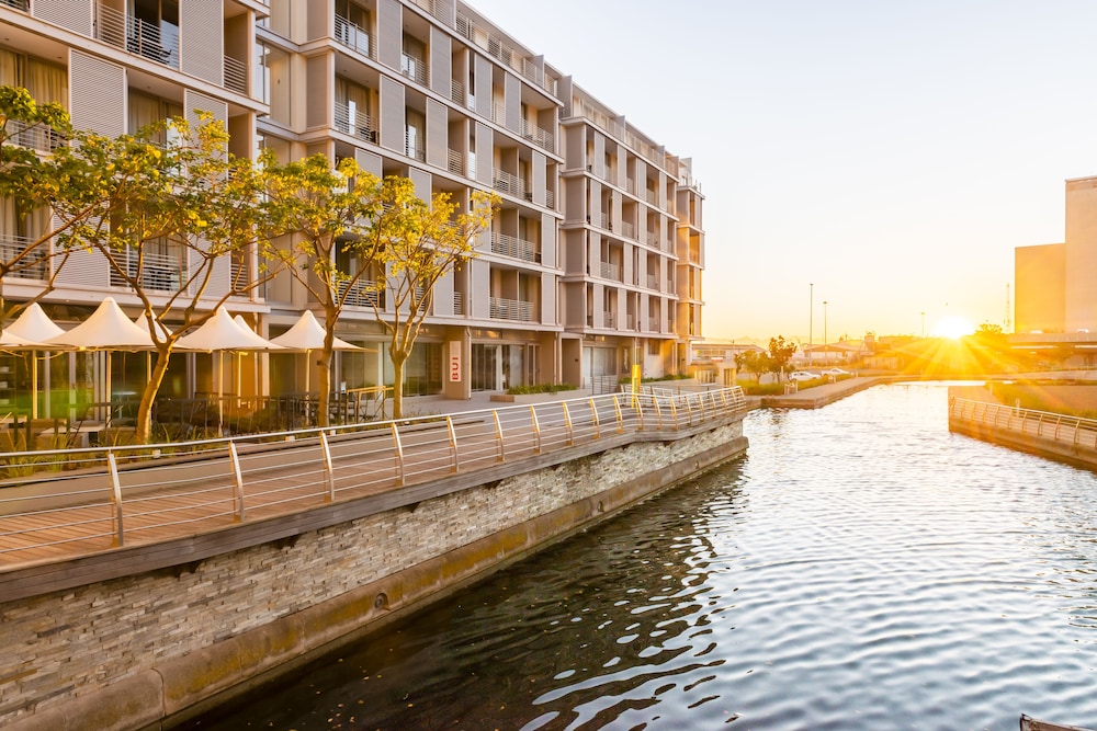 aha Harbour Bridge Hotel & Suites 62/65