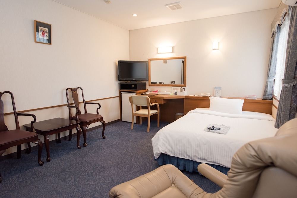 Crown Hotel Okinawa 37/75
