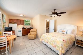 Mimosa, Cottage