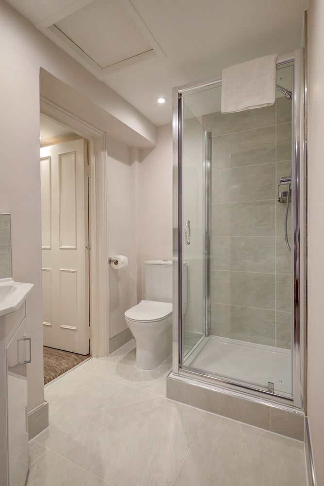 COLLINGHAM SERVICED APARTMENTS 17/56