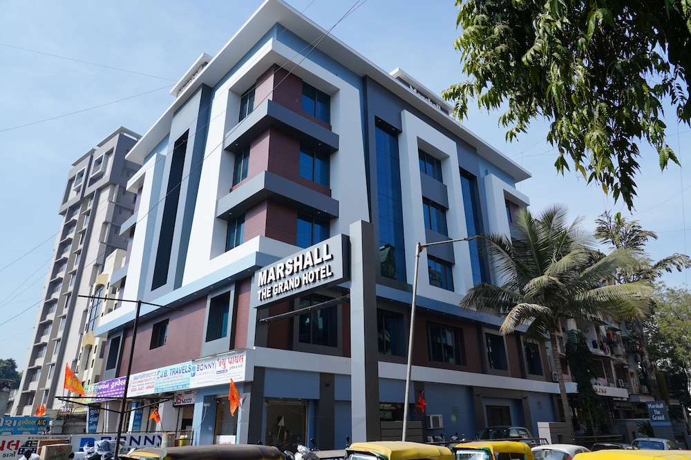 OYO Premium Paldi Cross Road 5/75
