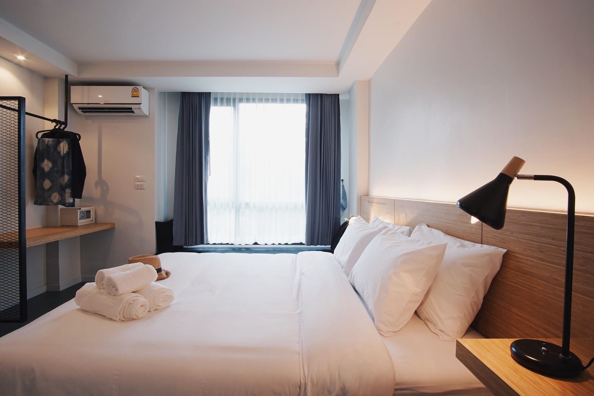 غرفة صغيرة بسرير كينج، Isty Hotel 2/3
