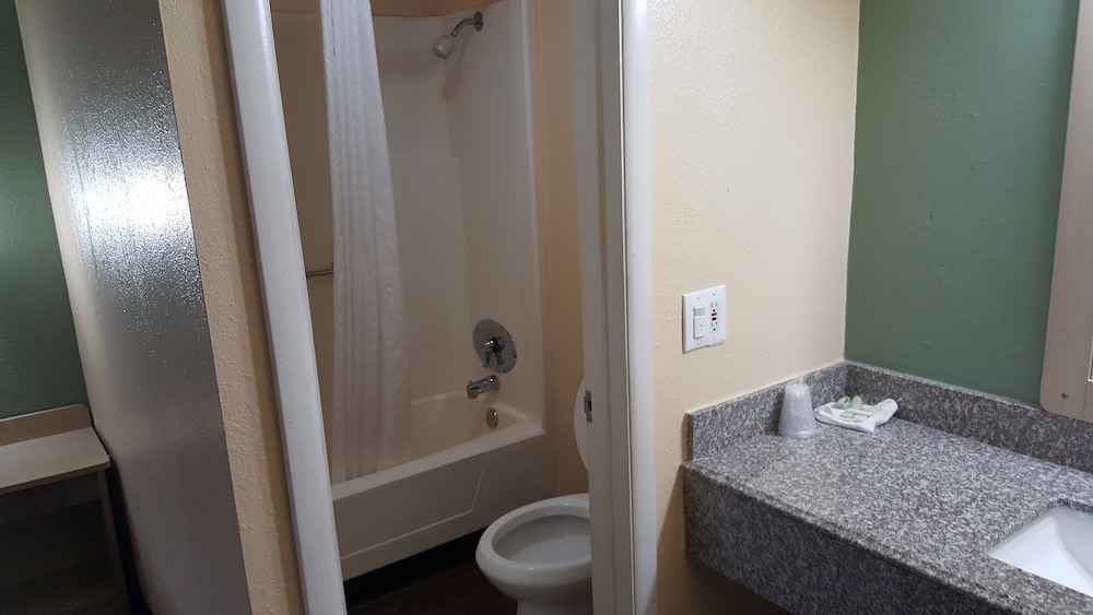 Mentor Home Inn & Suites 17/43