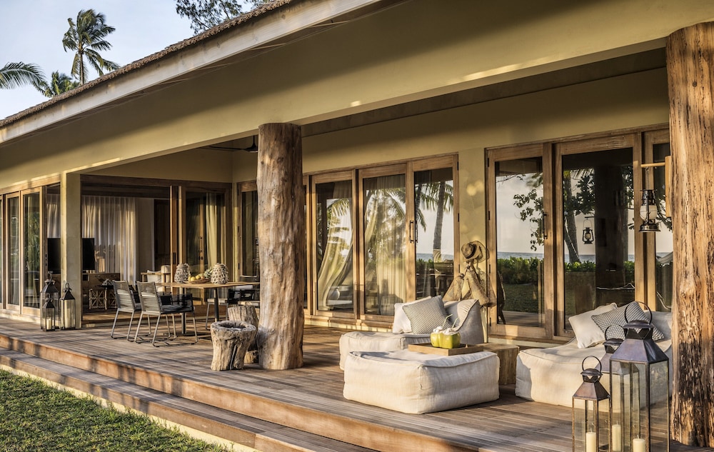 FOUR SEASONS RESORT SEYCHELLES AT DESROCHES ISLAND 7/58