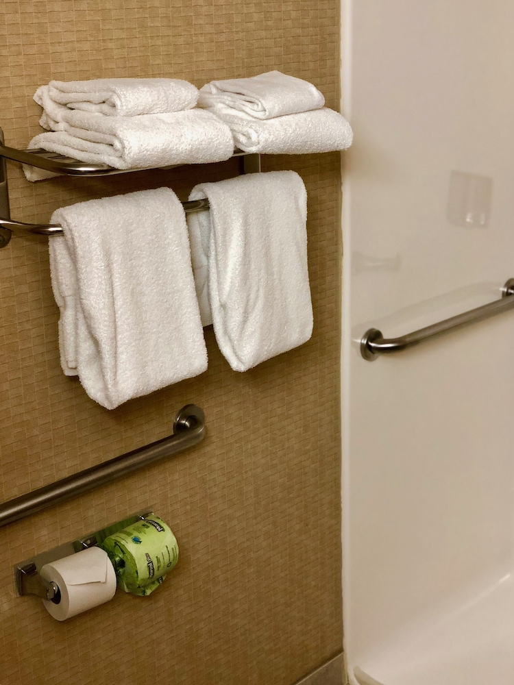 Best Western Plus Victor Inn & Suites 13/35