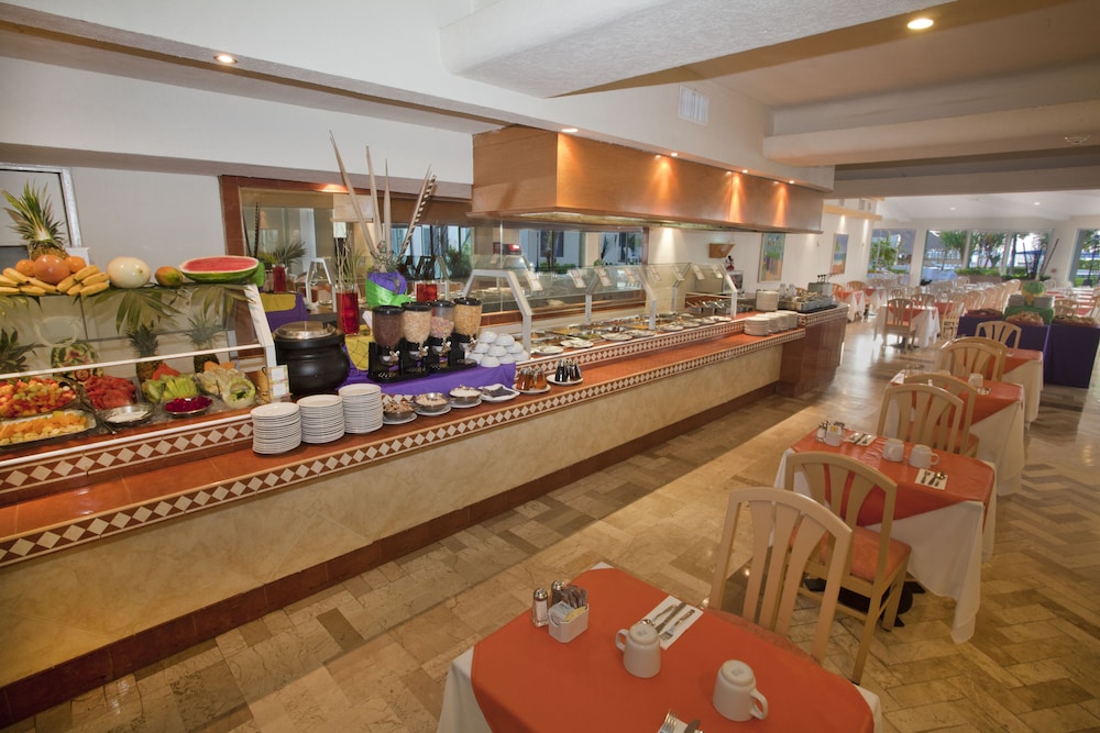 Aquamarina Beach Hotel Cancun 40/63
