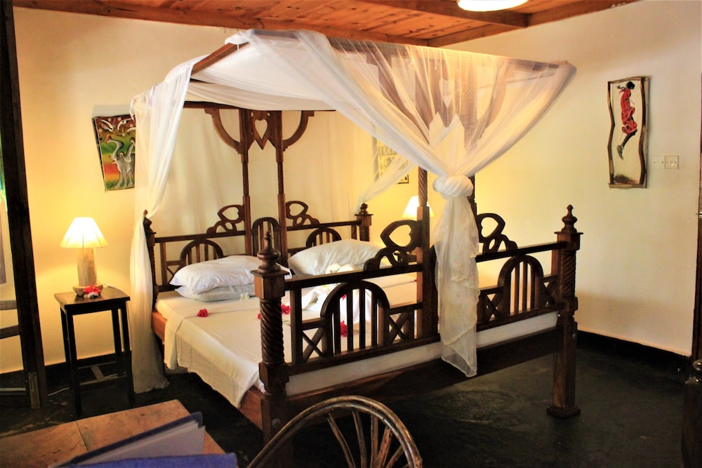 Mvuvi Lodge 11/50