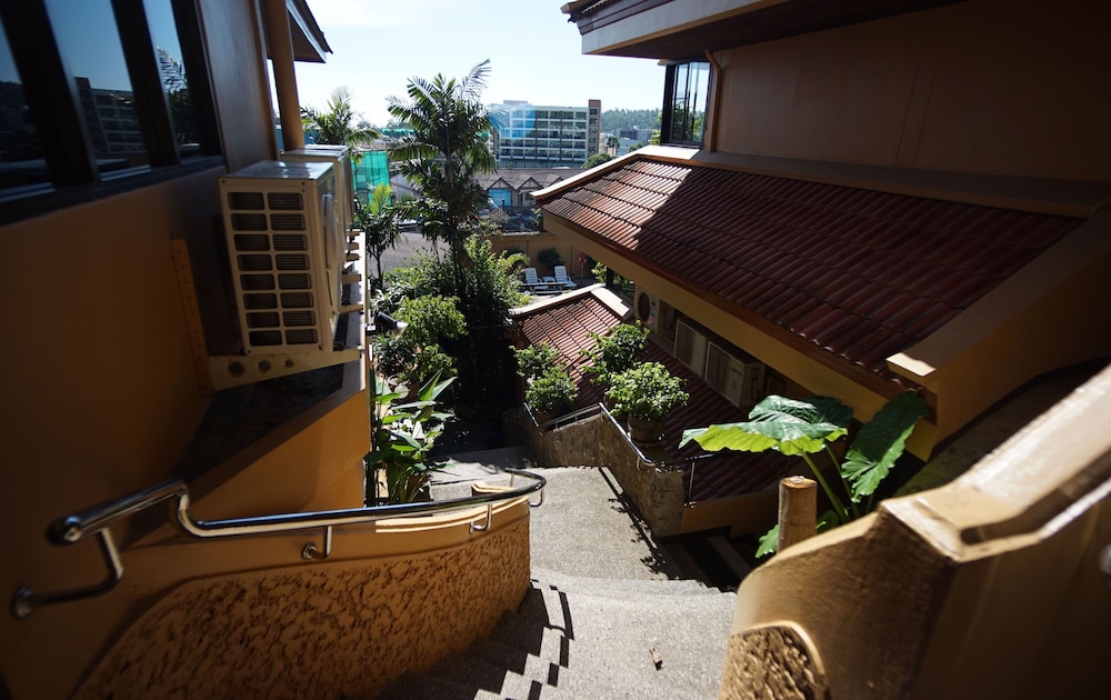 Bougainvillea Terrace House 31/37