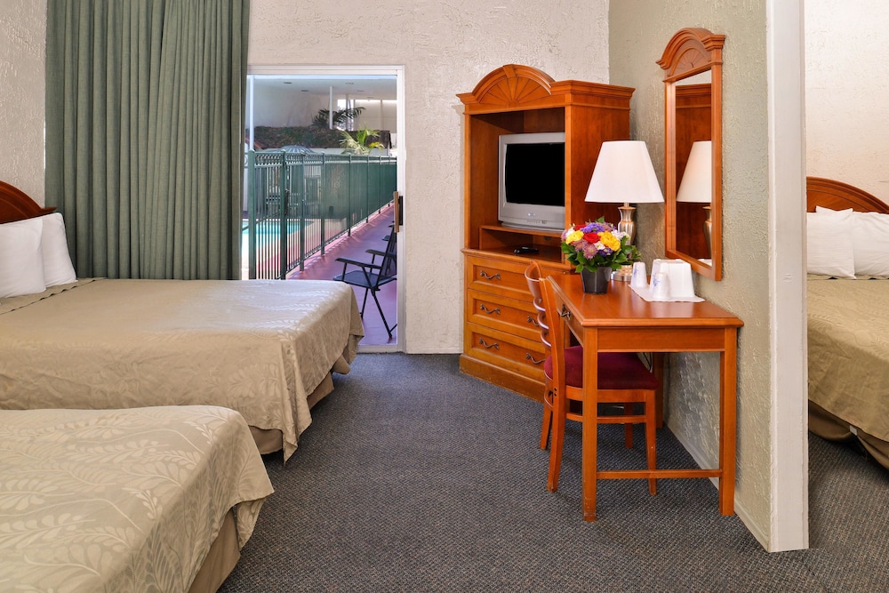 America S Best Value Inn San Diego Loma Lodge 22/27